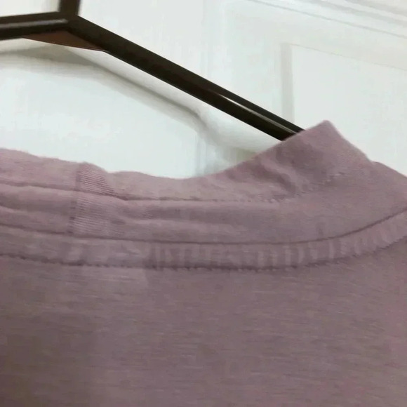 Tahari Short Sleeved Shirt Flowy Light Purple Size Medium - Picture 15 of 15